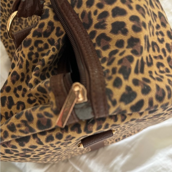 Cheetah Duffel Bag - Picture 8 of 10